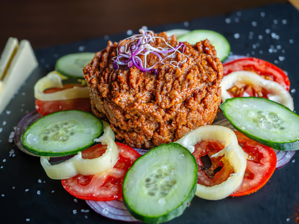 Tatárbeefsteak Tál