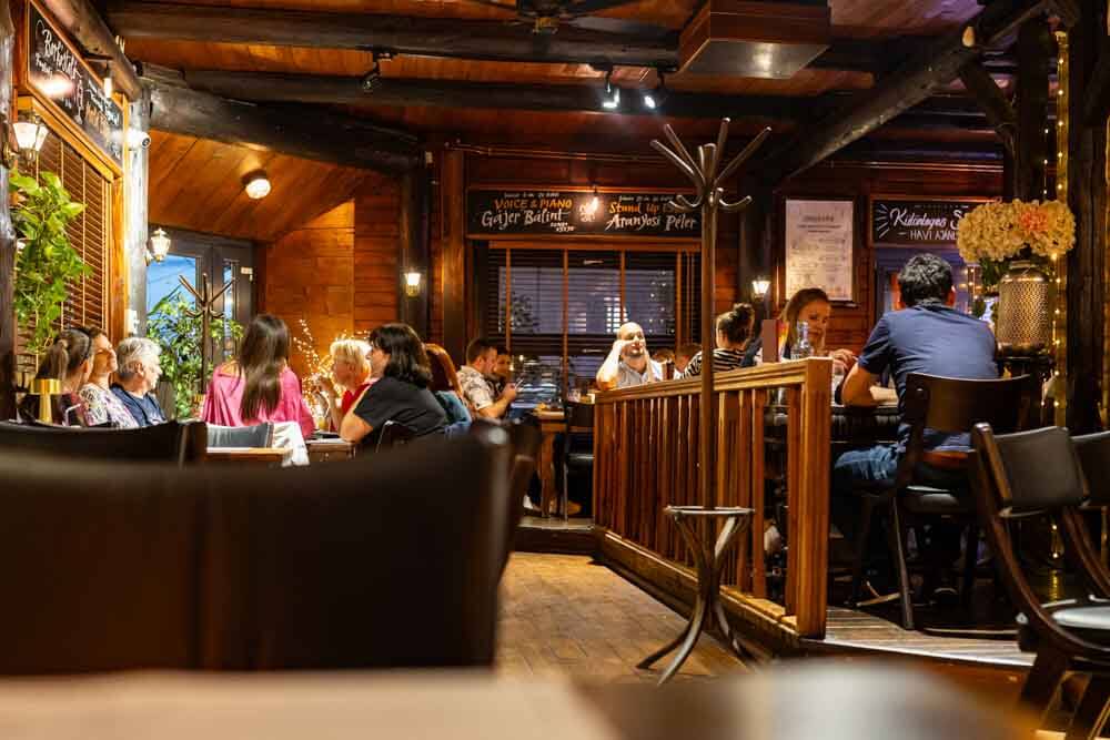 Corners Pub Budapest XVI. kerület finom ételek, italok az étlapon és jó hangulat.